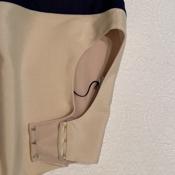 NWT Diane von Fursterberg linen looking dress. Size 6. Cream with navy trim. - Picture 7 of 11